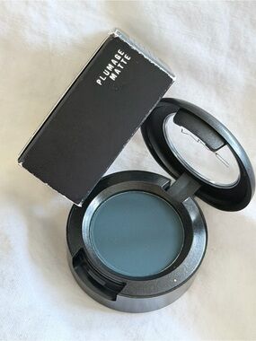 MAC Cosmetics plumage- Matte Eyeshadow - Teal deep Blue
